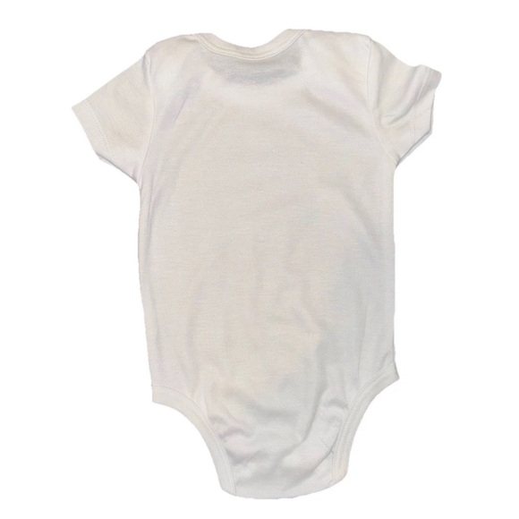 Unisex White Baby One Piece Bodysuit with Graphic Design 6-9 months NWT - Picture 2 of 2